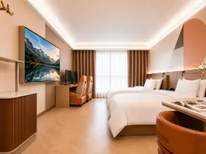 Crystal Designer High-Rise Hotel (Donghai High-Speed Railway Station Pedestrian Street)