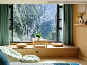 Koi Mountain Cliff Lodge · Cliff Hotel