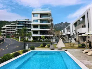 Laojieling North-South Boundary Wenquan Resort Hotel