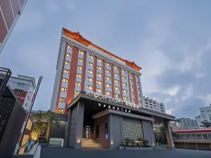 Quanzhou Ancient City Fengze Street Light Residence Hotel