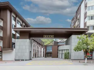 Zhenba Hotel
