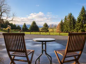 Sundale Ata Studios & Sundale Mora Motels