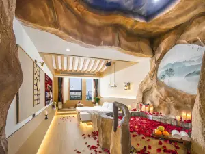 Pinmeiju Hot Spring Cinema Hotel (Dujiangyan Scenic Area South Bridge Branch)