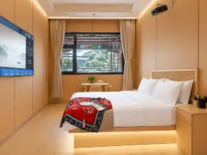 Lucky Hotel