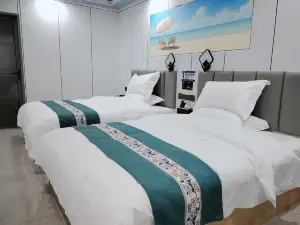 Delingha Qilan Homestay (Delingha City Center Square)