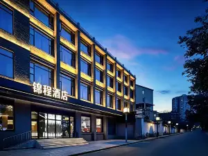 Xinning Jincheng Hotel (Langshan Avenue West Bus Station)