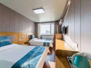 Chenghua Hotel (Zhaowuda Road Inner Mongolia University)