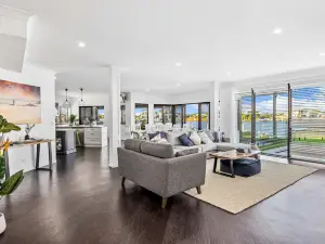 Opulent Canal-Front Retreat
