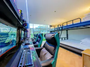 Aiwan E-sports Homestay (Wanzai Ancient City Baota Road Pedestrian Street)