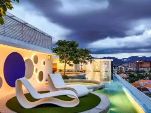 Stallionz Premium Suites