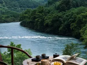 Anzhi Hillside Bloom Creek Retreat