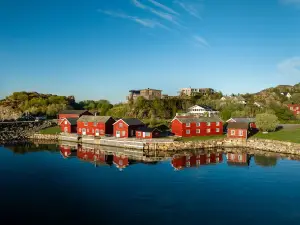Astra Village - Waterfront Rorbu Cabins in Lofoten