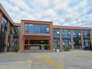 Yunqi Courtyard-Style Hotel