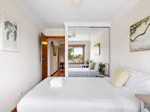 Cozy Rooms – Quiet Street, Close to Shops & Transit