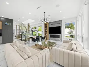 LUXURY RESIDENCE