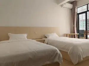 Aline Hotel