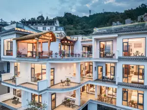 Mist-Hidden Mountain Guesthouse