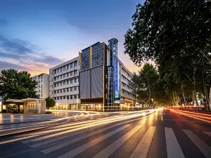 Phoenix Hotel Yaju (Pingdingshan Heping Road Pedestrian Street Store)