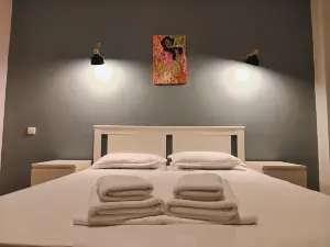 Balcesti Design Apartments - Walk to Old Town - Pumo Properties