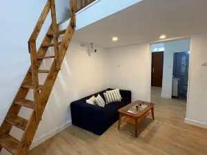 Cozy apartment, very well connected
