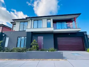 ‘The bayside’ 6BR Beautifully brand new house