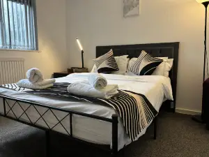 Near City Centre, Free Parking