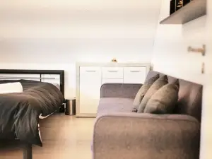 Bright 2-room apartment for 6 · Terrace · 8 min to the trade fair