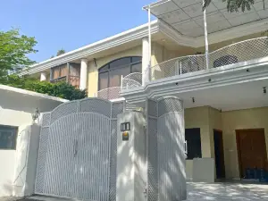 Ruiyin Chinese Hotel