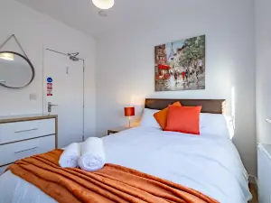 Contractor friendly 6 bed all en suite house
