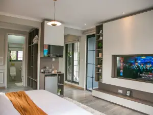 Elegant French Studio- 1st floor