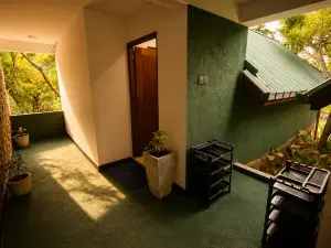 Nine Arch Jungle Inn