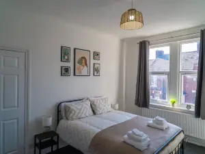 Family & Contractor Stay | Sleeps 6 | Free Parking