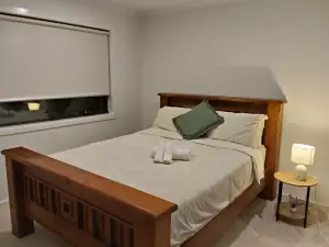Home in Charlemont 3217