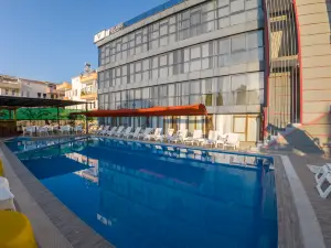Velaris Boutique Hotel