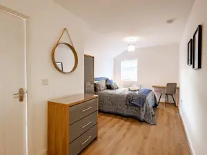 Contractor friendly 6 bed all en suite house