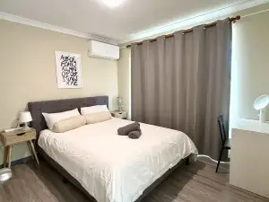 Walk to Curtin, Near Airport; Casino; Stadium; CBD