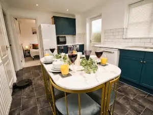 Large Group and Family 10 beds house