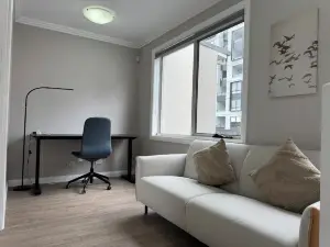Central business district, quiet residential area, walking distance to train station/Westfield