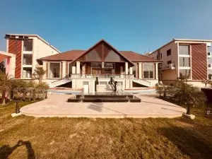 瓦拉納西湖村度假村