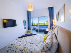 Azul – Cozy Apartment with Lake & Golf Course View