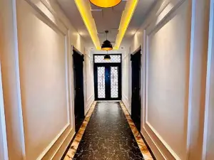 Cozy 1BHK | Mountain View | Near Mall Road