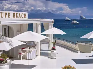 Waterfront villa in Cap d'Antibes
