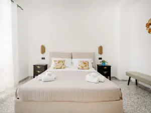AuGuStea City Stay