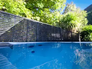 The Hideaway - Hot Tub - Flat Walk to Town