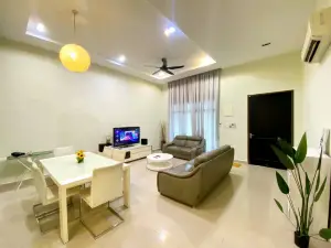 Cozy & Homey One Storey 4BR 10Pax @ BM ALMA Jusco