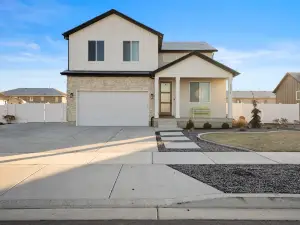 Temple Vista Retreat - King Bed, Sleeps 6