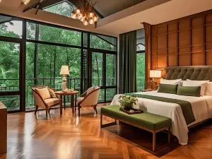 Hotel Adhira's