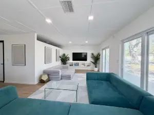 Modern Lux king Suite, Minutes To Lido Beach + DT.