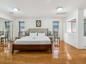 CASSA WELLINGTON POINT - Spacious 4 Bedrooms House with Pool