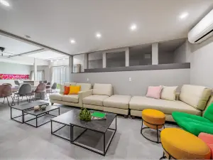 Route 22【16Guests/9 Beds/6Bedrooms】【Dry Room】